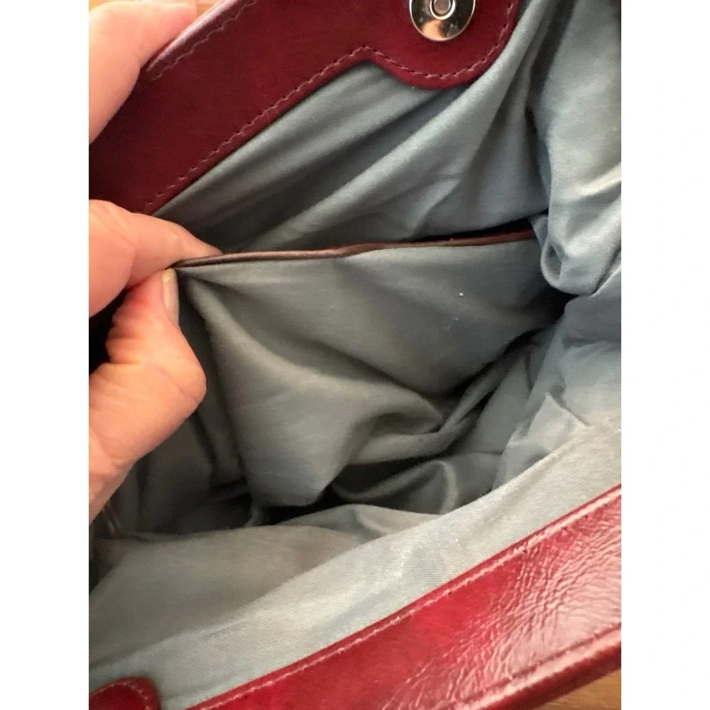 Daisy Fuentes Clutch Bag Womens Medium Burgundy Excellent Pleated Faux Leather